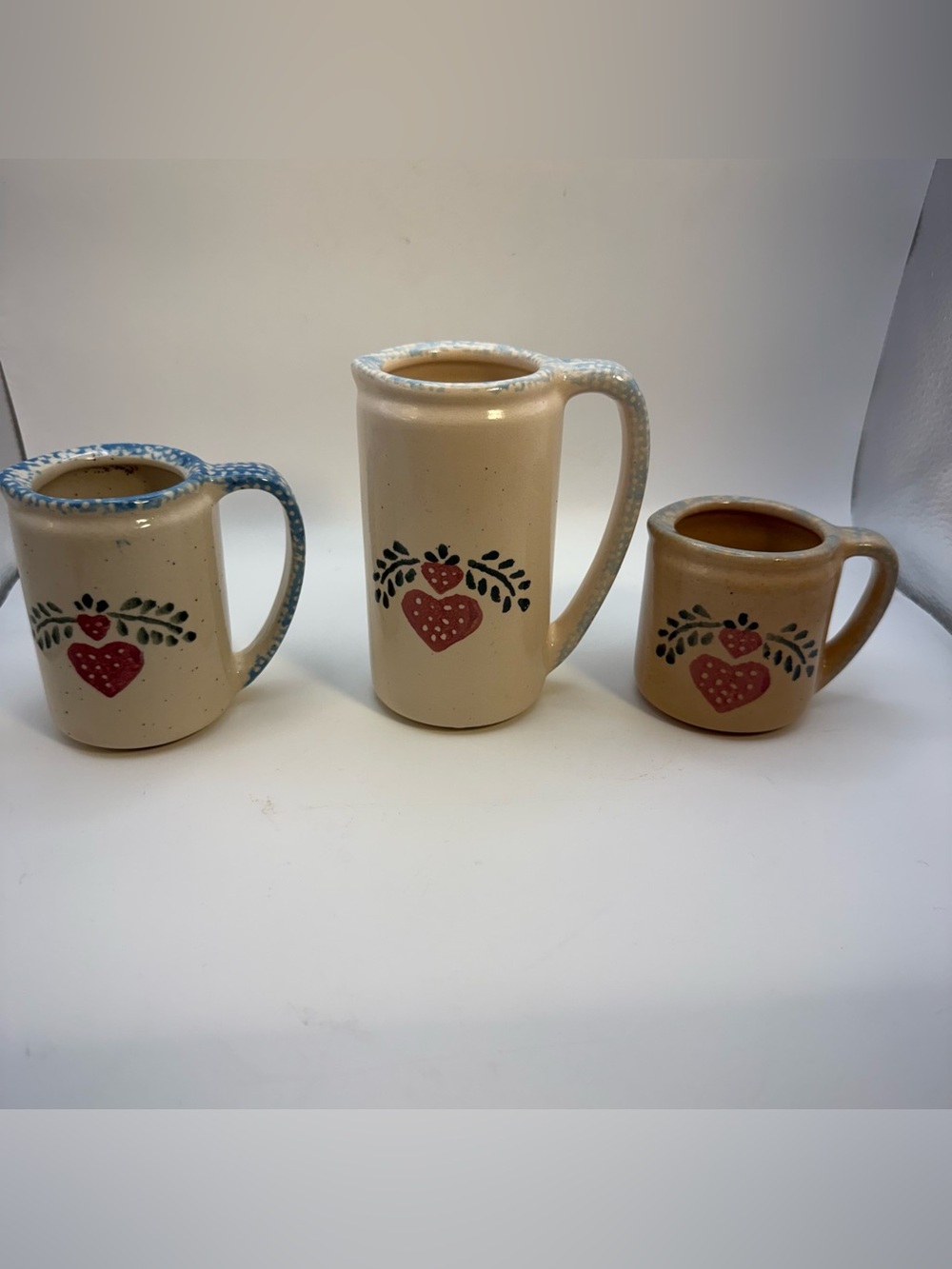 Vintage Stoneware Ceramic Set 3 Measuring Cups Green Sponge Pattern Pink Heart
